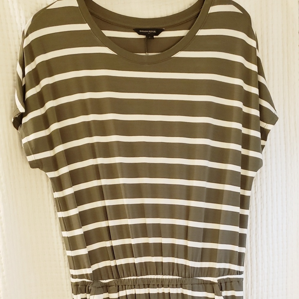 5/25 🤩 Banana Republic dress